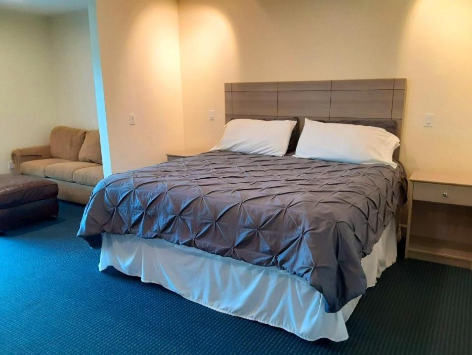 The Rivers Edge Motel LaBelle Екстер'єр фото